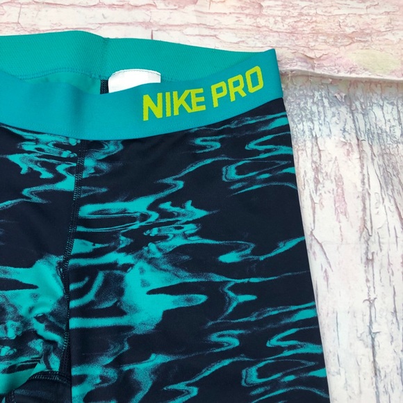Nike Pro Dri-Fit Compression Capri Workout Pants - Picture 3 of 6